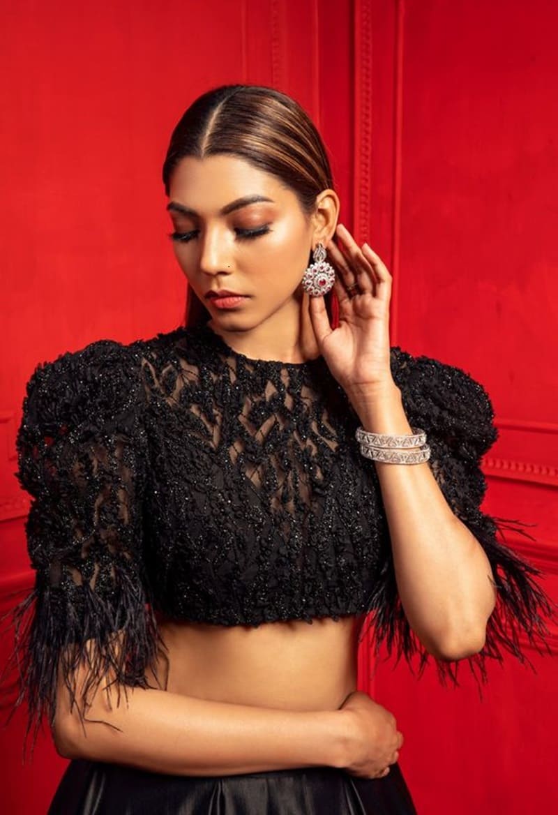 sheer-panel-with-sequin-detailing-front-net-blouse-design