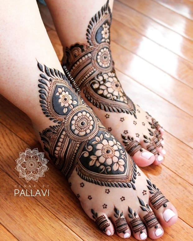 stylish leg henna design