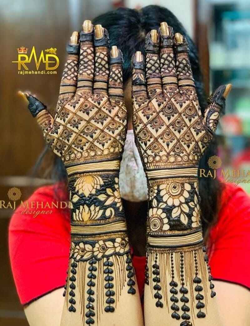 swirl-bridal-back-side-mehndi-design