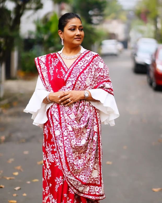 unique saree draping style