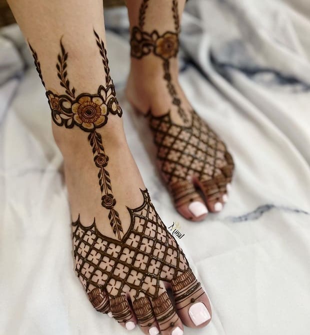 Anklet leg mehndi design