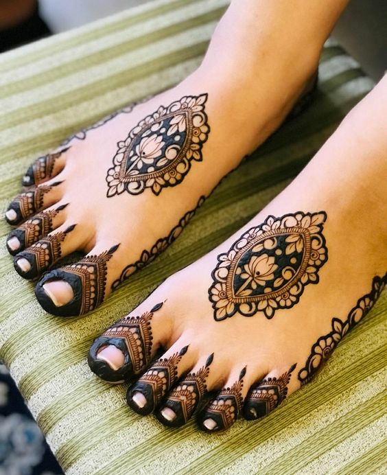 Arabic feet mehndi design