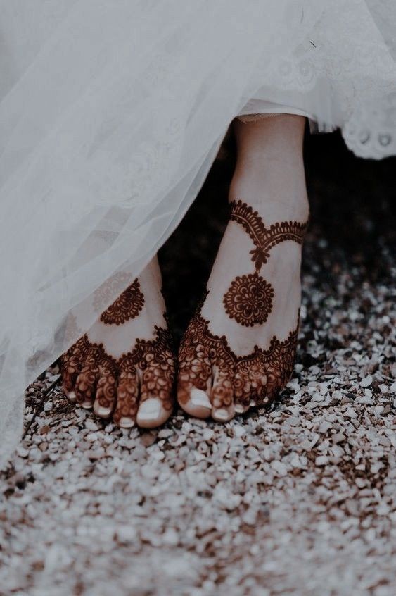 Arabic simple mehndi designs for feet