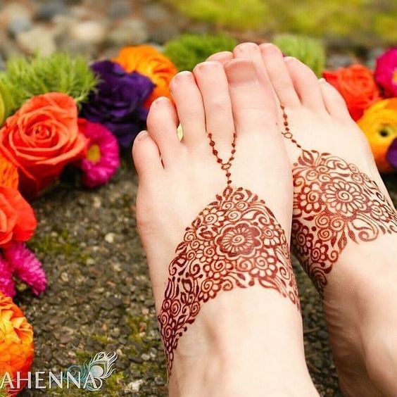 Attractive foot mehndi design