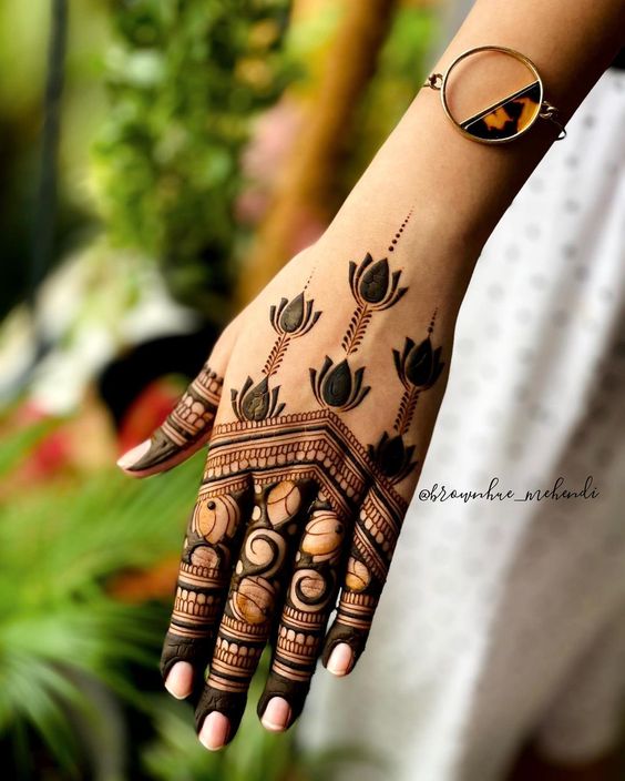 Back hand minimal mehndi designs