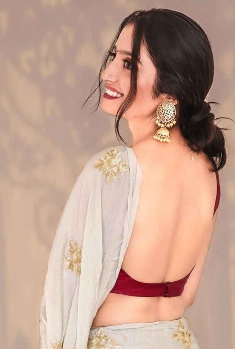 Backless-sexy-blouse-back-design