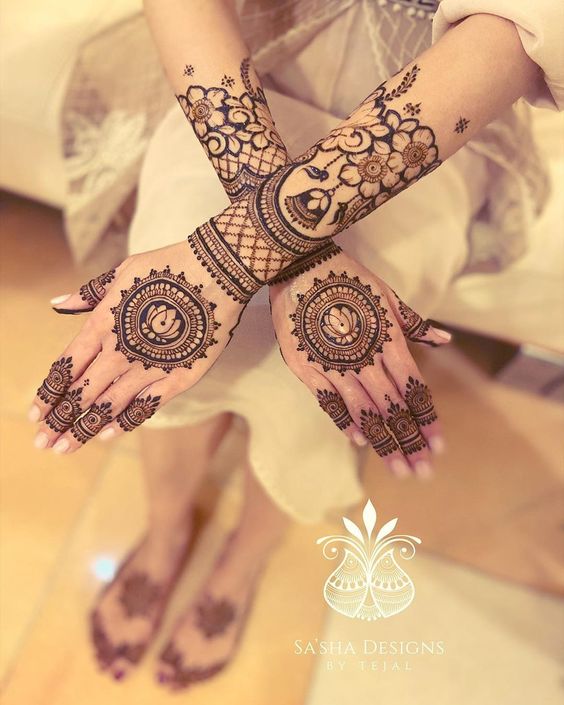 Clean Arabic mehndi design full hand