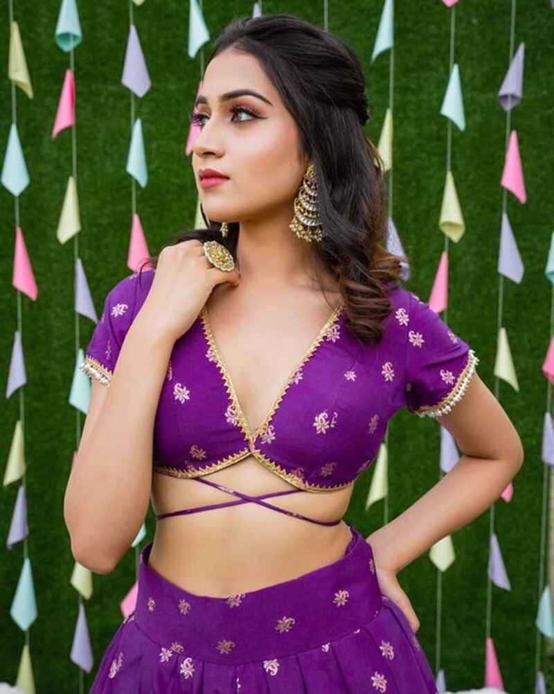 Deep-V-neck-with-criss-cross-strapes-sexy-blouse-design-front