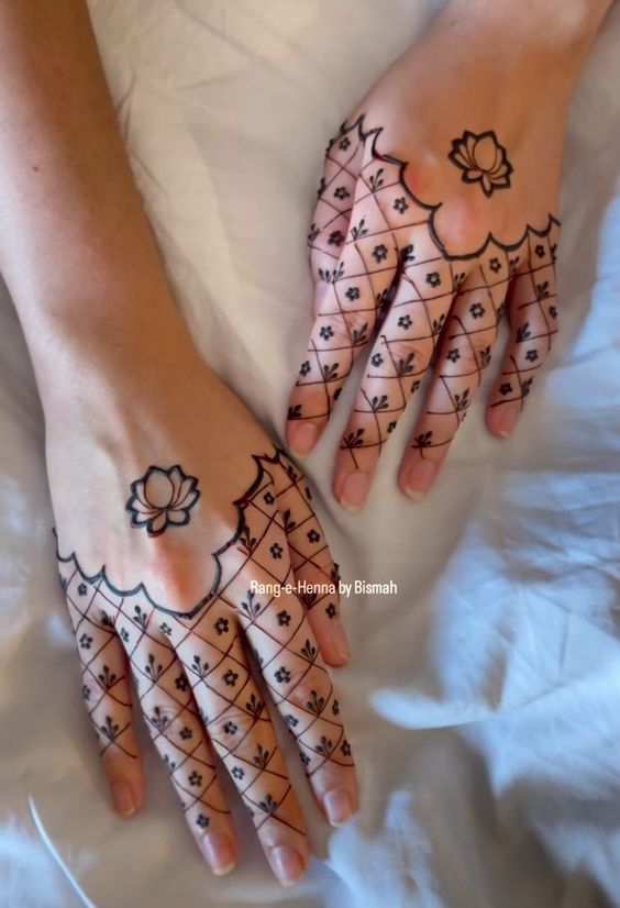 Easy crisscross mehndi design