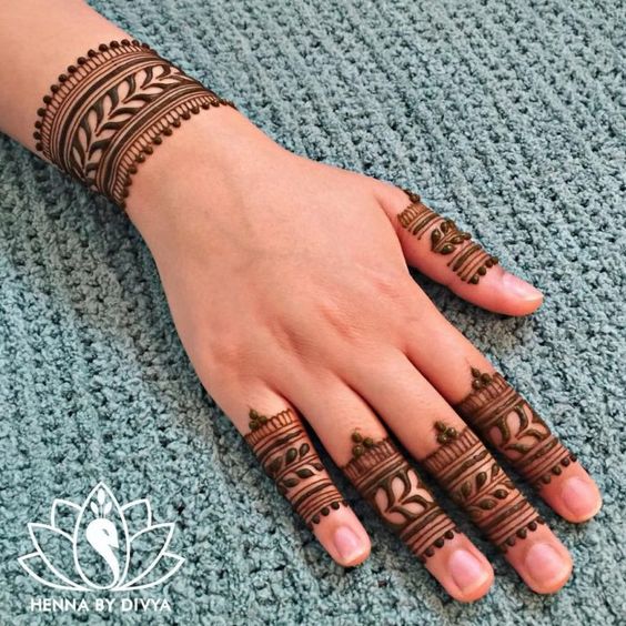 Easy finger and wrist mehndi