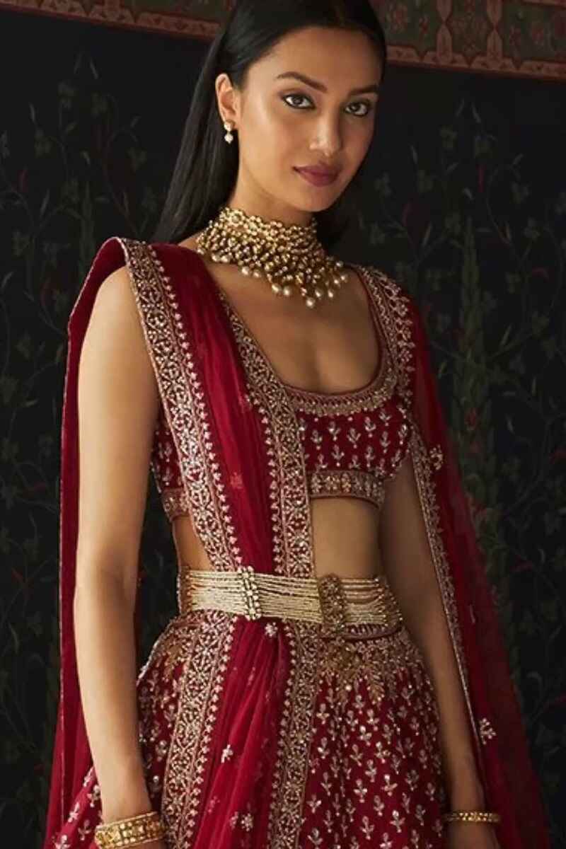 Embroidered-U-neck-sleeveless-bridal-blouse-designs
