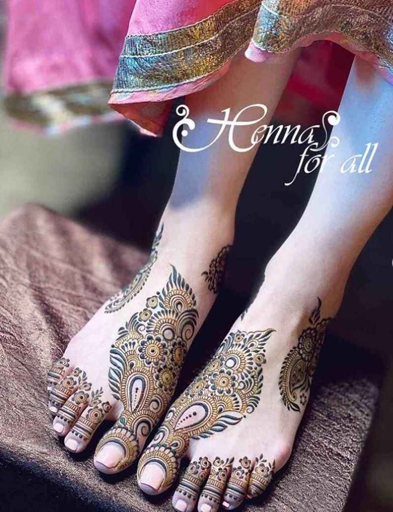Front-simple-mehndi-designs-for-feet-easy