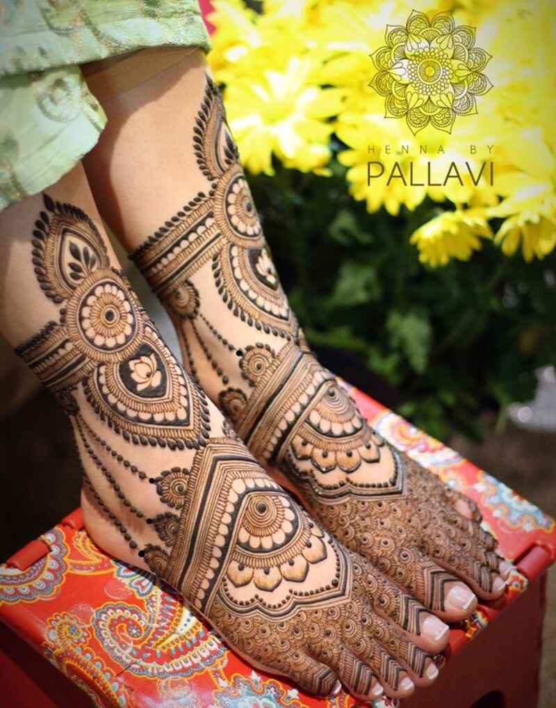 Intricate-geometric-pattern-feet-mehndi-design