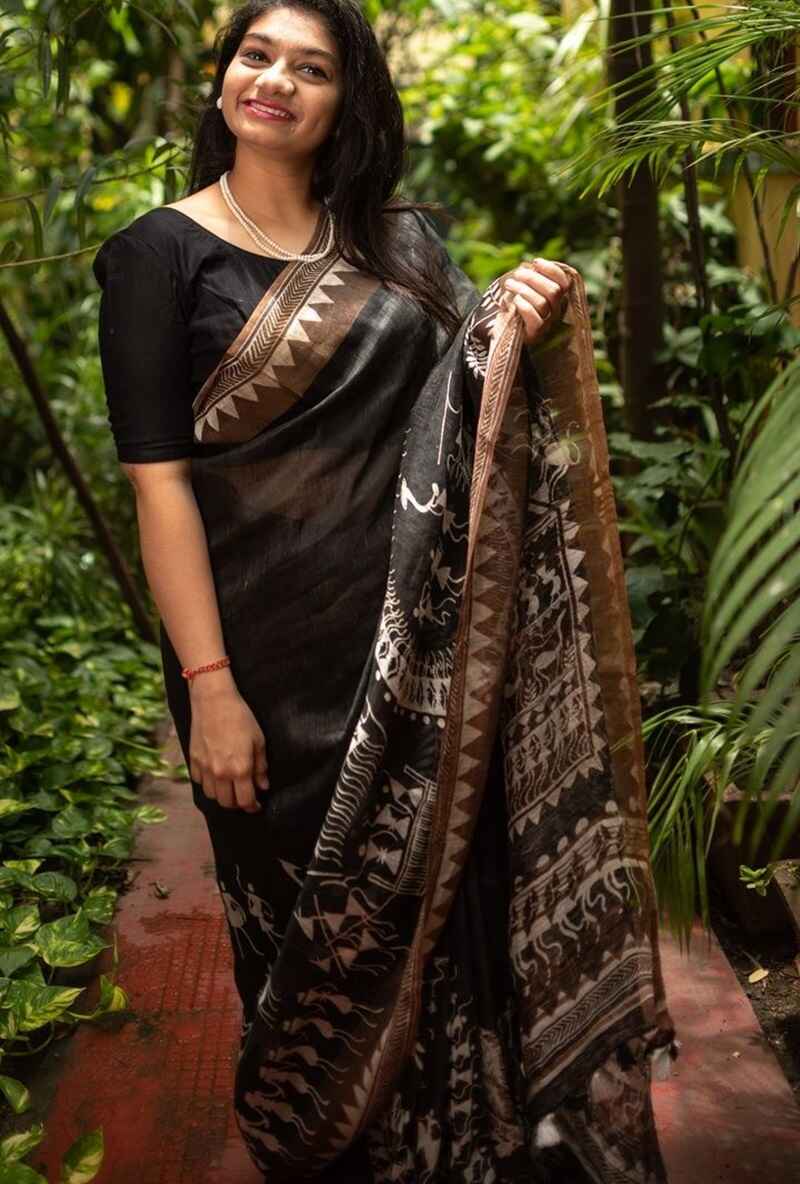 Kalamkari-print-linen-black-saree-look