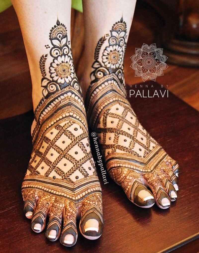 Lattice-pattern-feet-mehndi-design