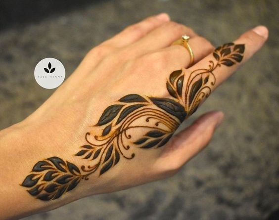 Leafy henna design