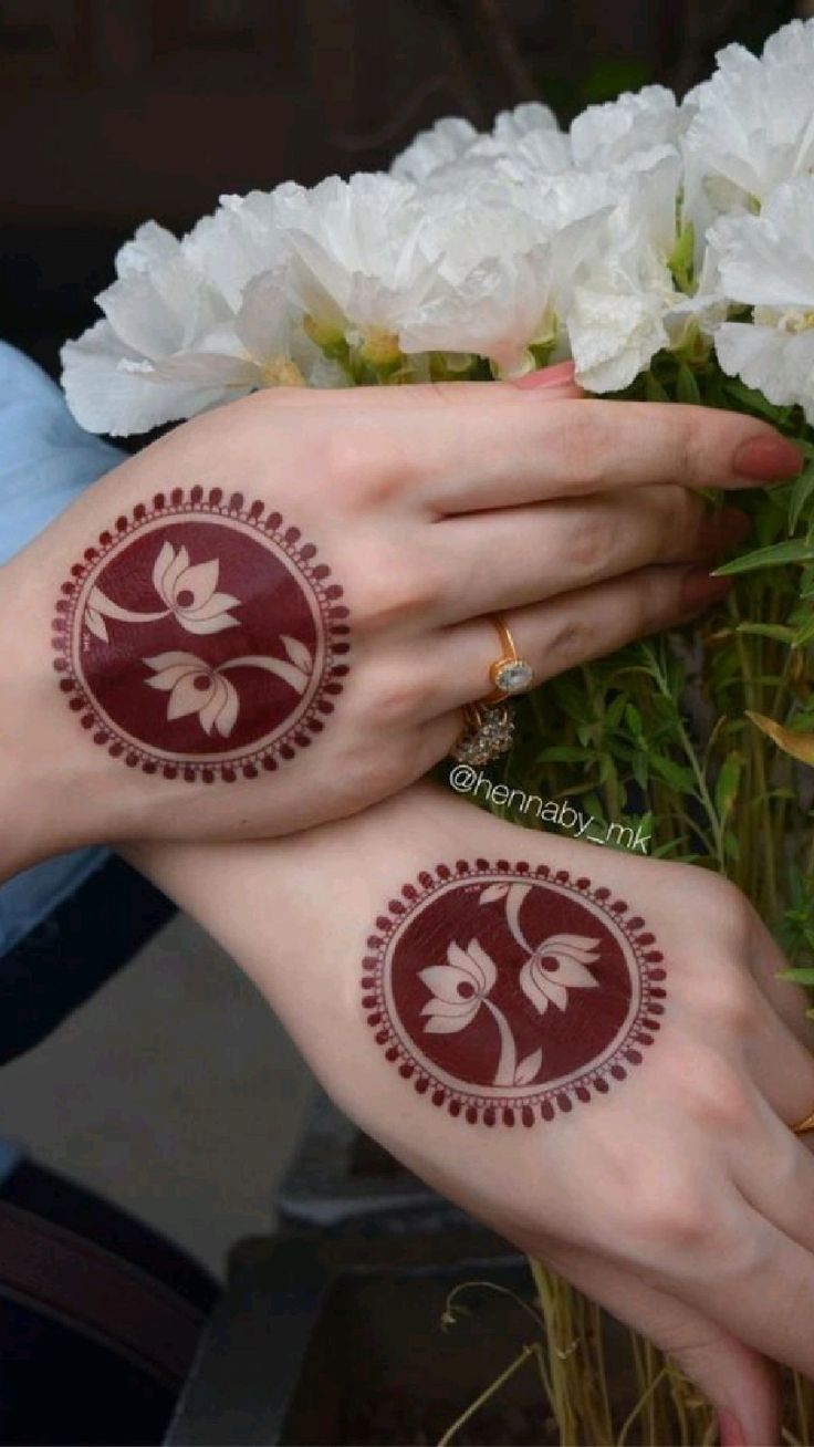 Lotus motif round mehndi design