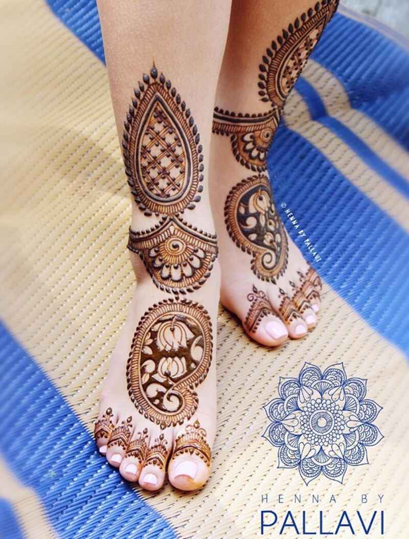 Mango-motif-mehndi-designs-for-feet-easy