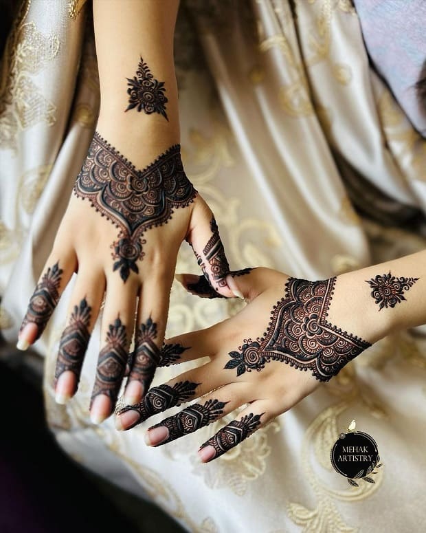 Minimal and unique Arabic mehndi design