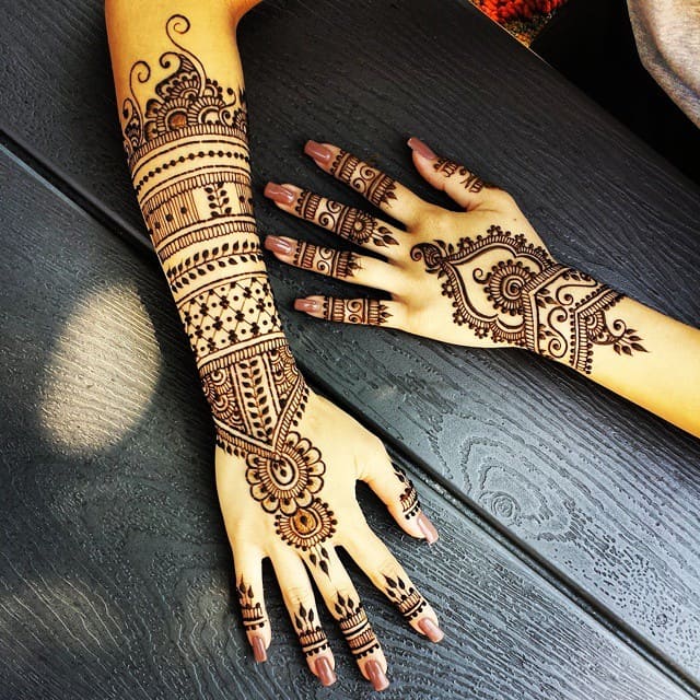 Minimal full hand mehndi for bride