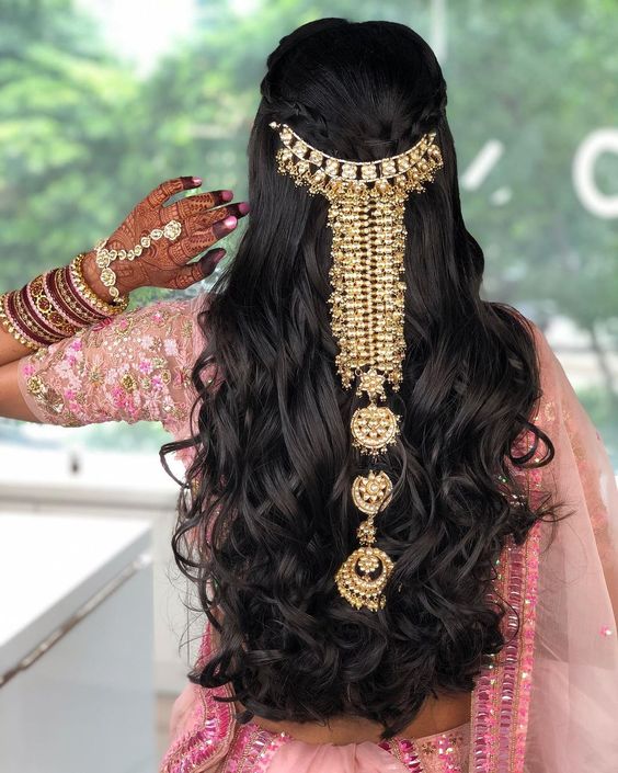 Open hair hairstyle with hair accessory