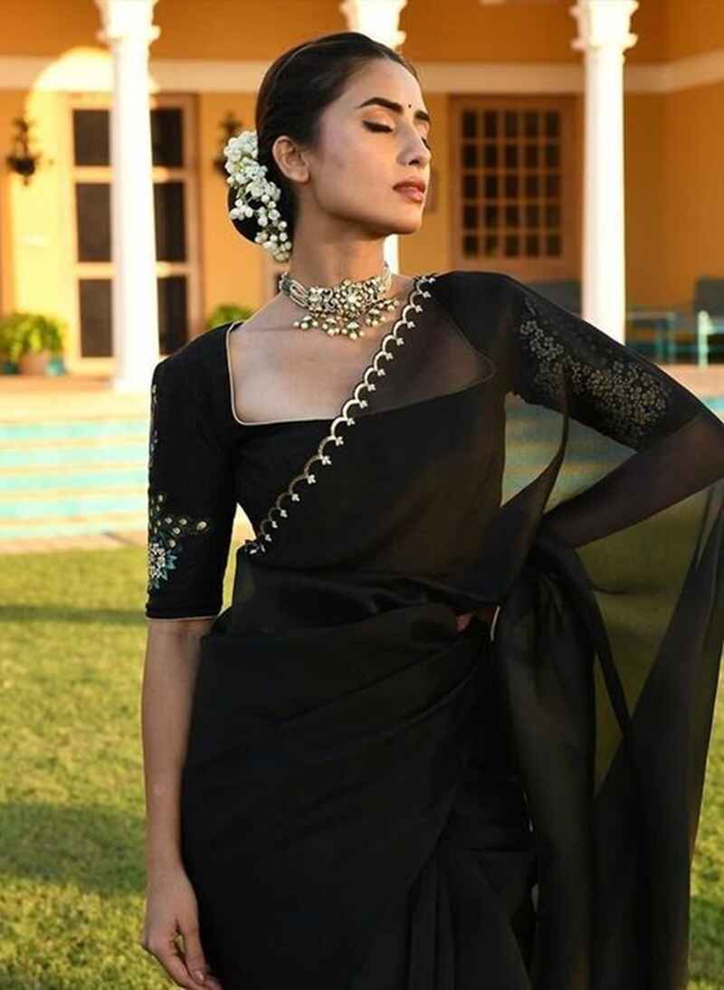 Plain-organza-saree-with-scalloped-border-black-saree-for-women