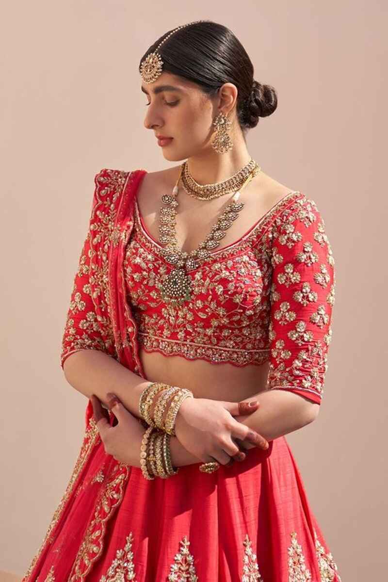 Plunge-neck-with-embroidery-bridal-lehenga-blouse-design