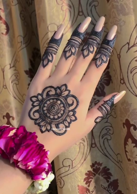 Round simple mehndi designs for back hands