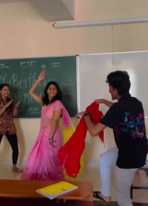 teacher dancing to kajra re