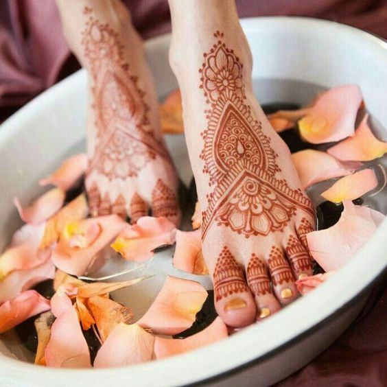 Segmented multi motif henna