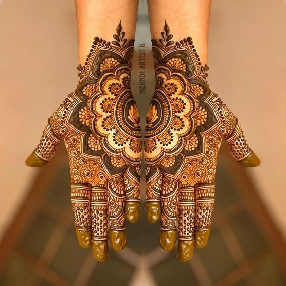 Semicircle front hand henna design