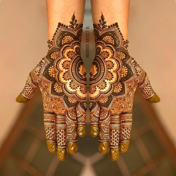Semicircle front hand henna design