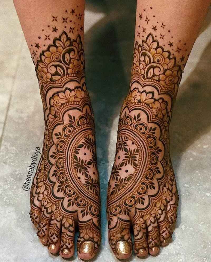 Simple-pattern-mehndi-designs-for-feet-easy
