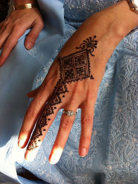 Square henna design easy