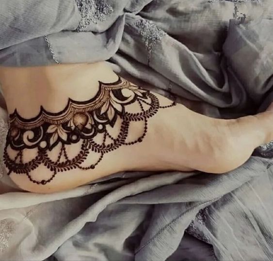 Stylish feet henna design