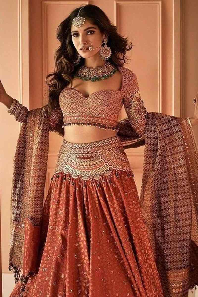Sweet-heart-neck-embroidery-bridal-blouse-designs