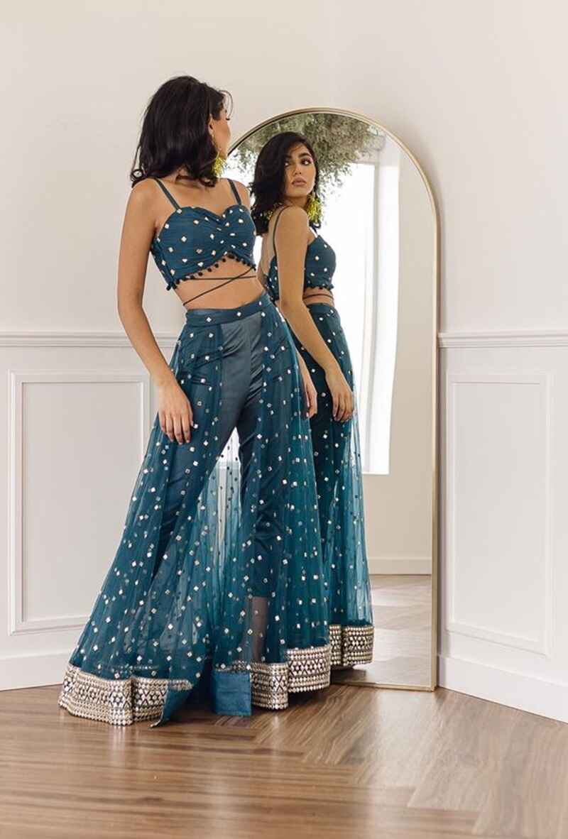 Sweetheart-neck-with-starps-sexy-blouse-design