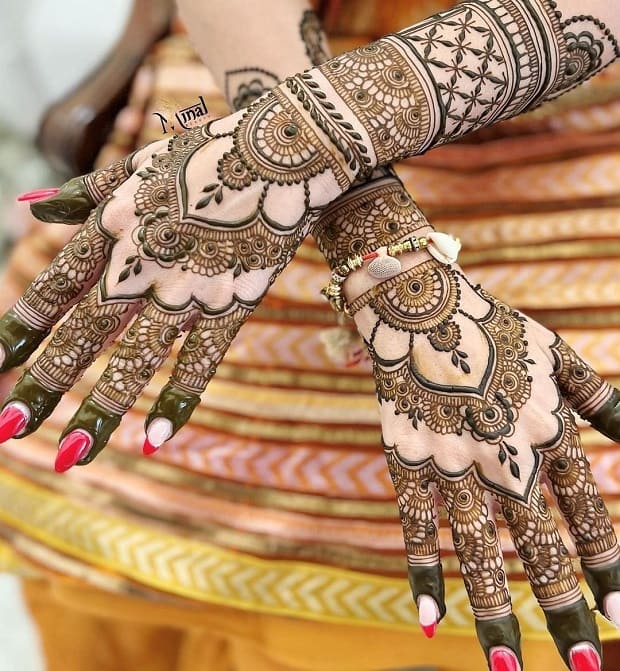 Symmetrical back hand mehndi design