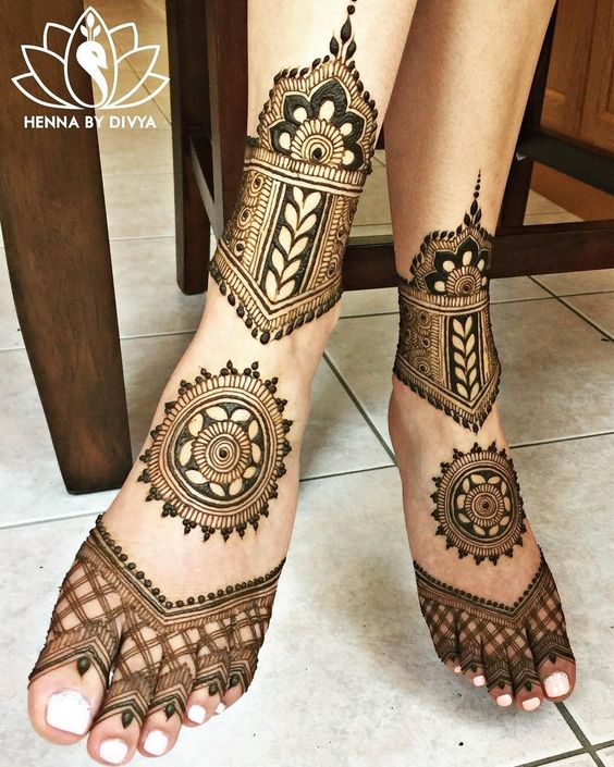 Symmetrical foot mehndi design