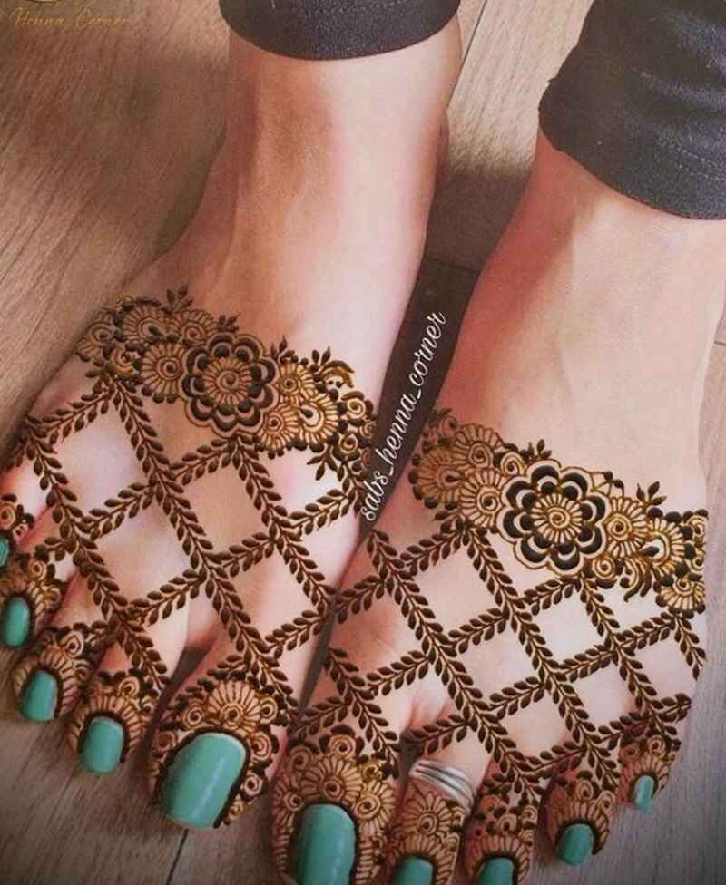 Toe-grid-pattern-mehndi-design-easy-feet