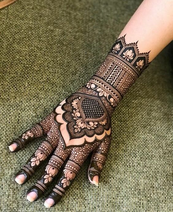 Unique Arabic mehndi design