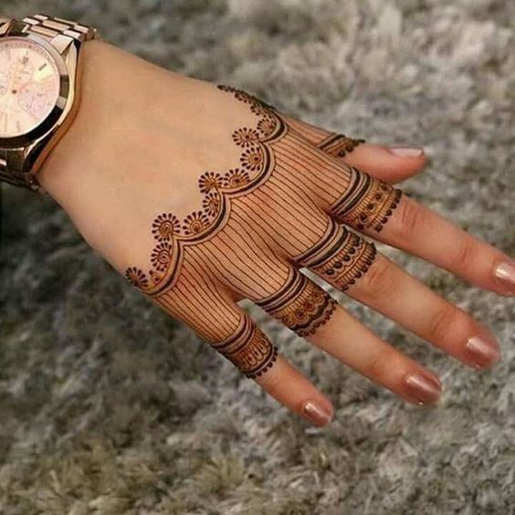 Unique line mehndi