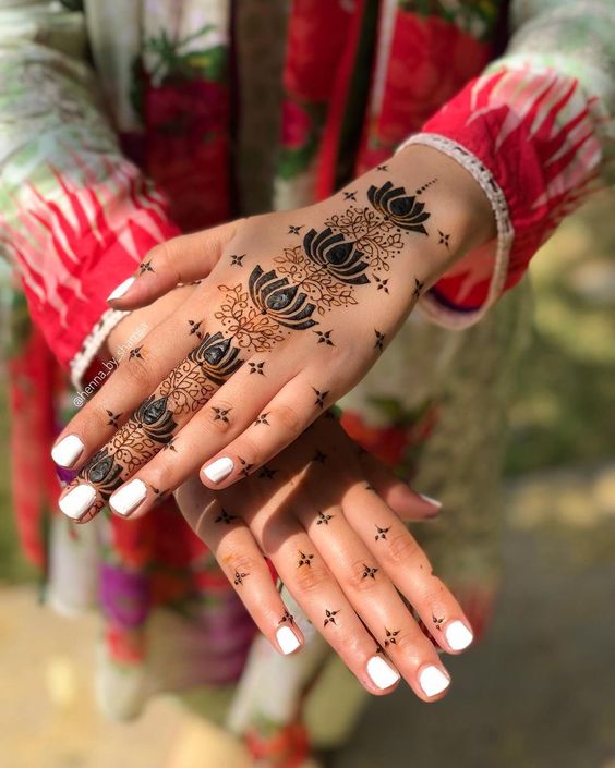 Vertical band mehndi design with lotus