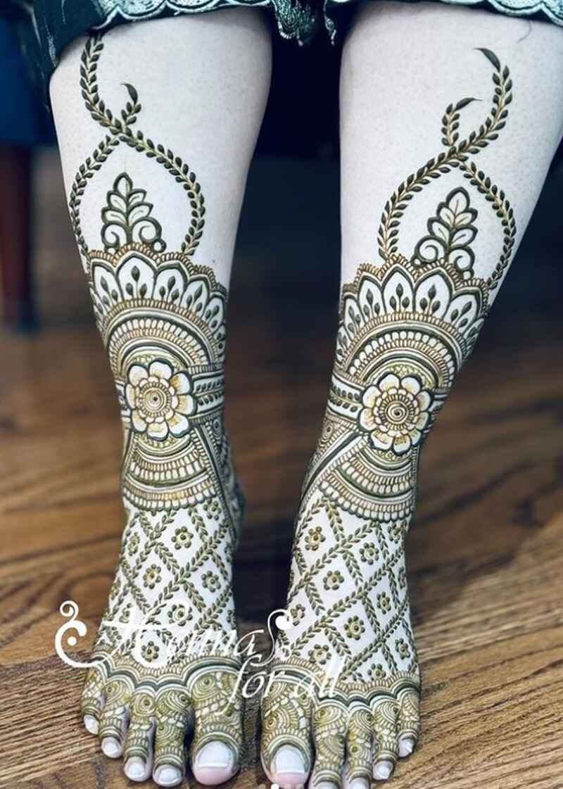 Vines-and-grid-bridal-feet-mehndi-design