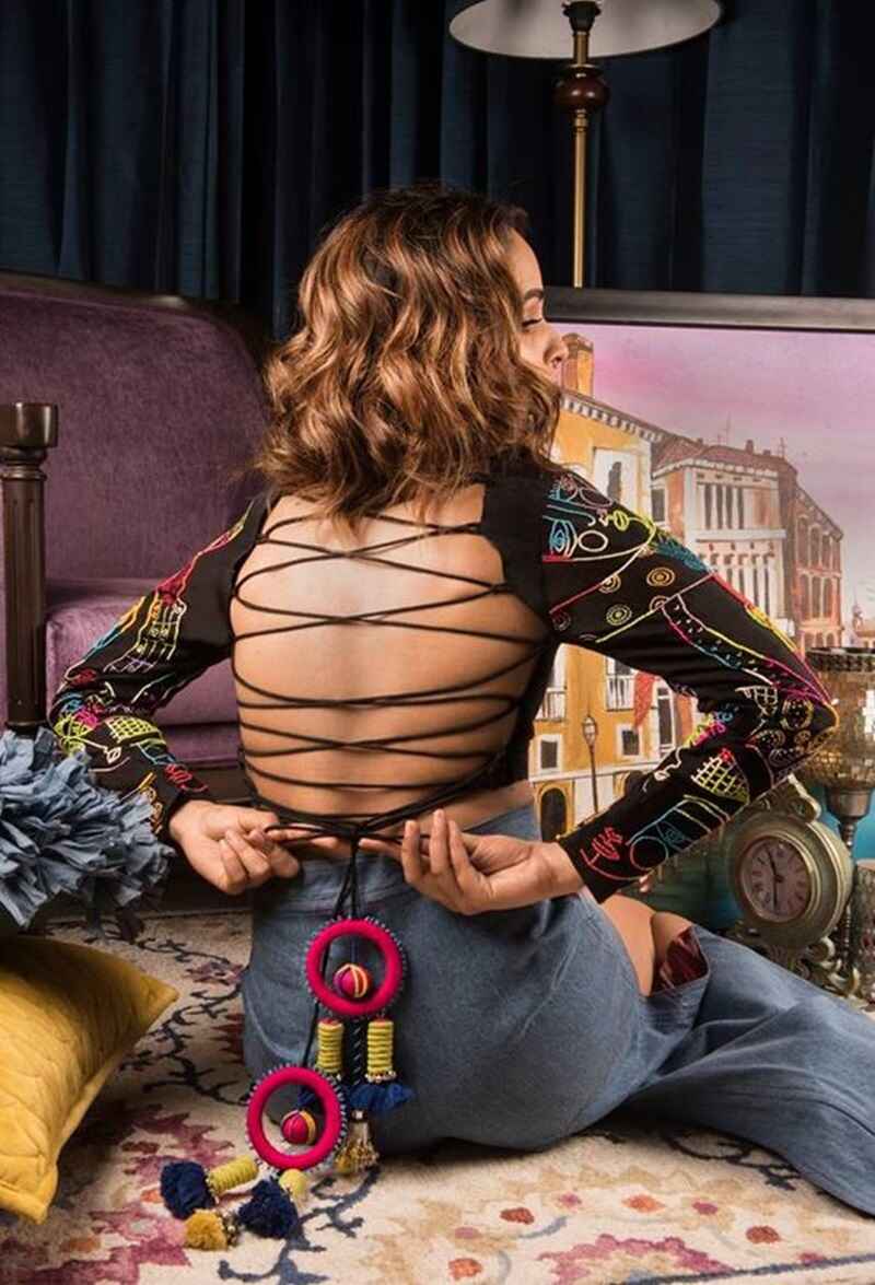Zig-zag-ties-backless-sexy-back-blouse-design