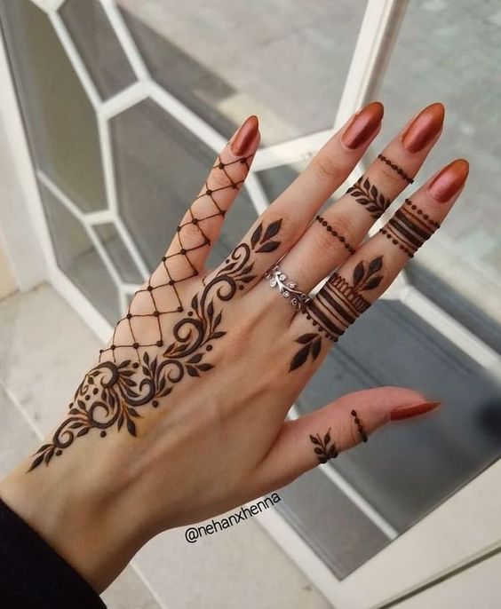 mehndi design simple back hand with clean finish