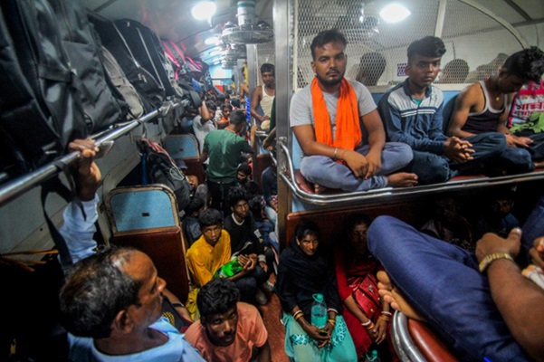 overcrowding in indian railways