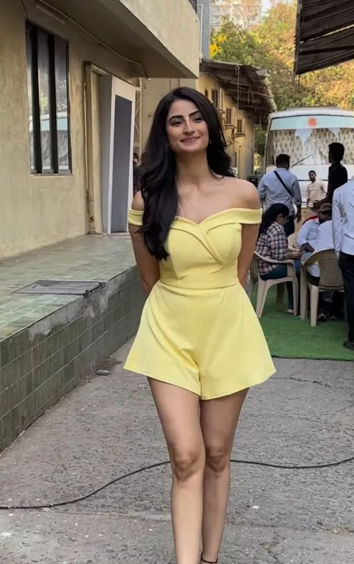 palak tiwari yellow dress