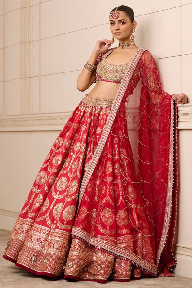 sabyasachi blood red bridal lehengas 