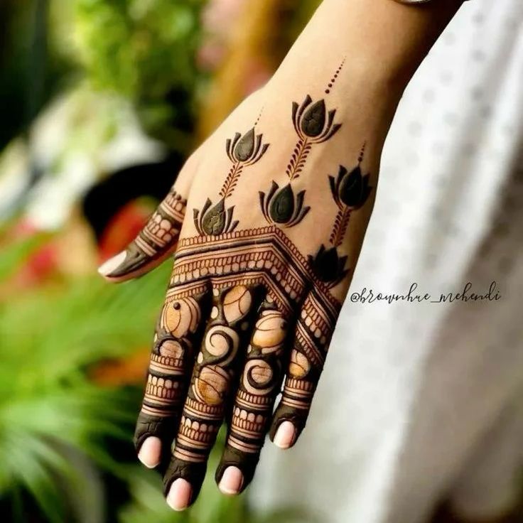 simple henna design with flowers